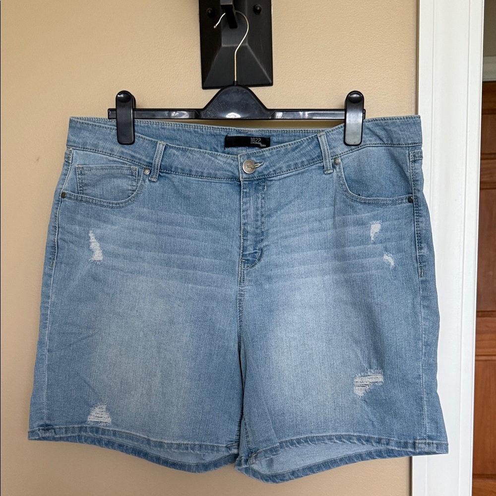 1822 Denim Light Blue Jean Shorts
